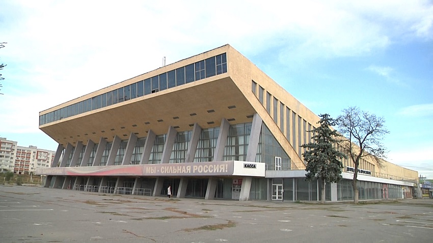 Дворец спорта волгоград. Волгоградский дворец спорта. Ленина Волгоград дворец спорта. Дворец спорта в Волгограде реконструкция. Дворец спорта Волгоград внутри.