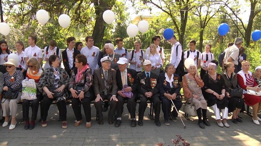 В Комсомольском саду в преддверии Дня победы прошёл памятный митинг