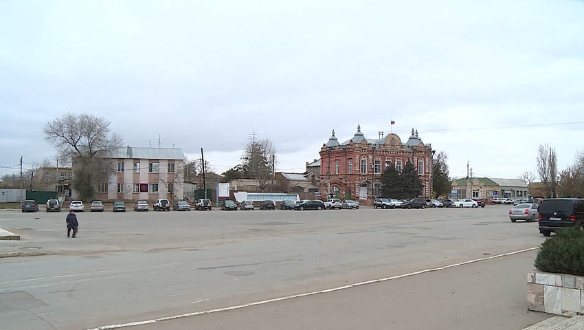 В Ленинском районе начали чинить разбитую дорогу