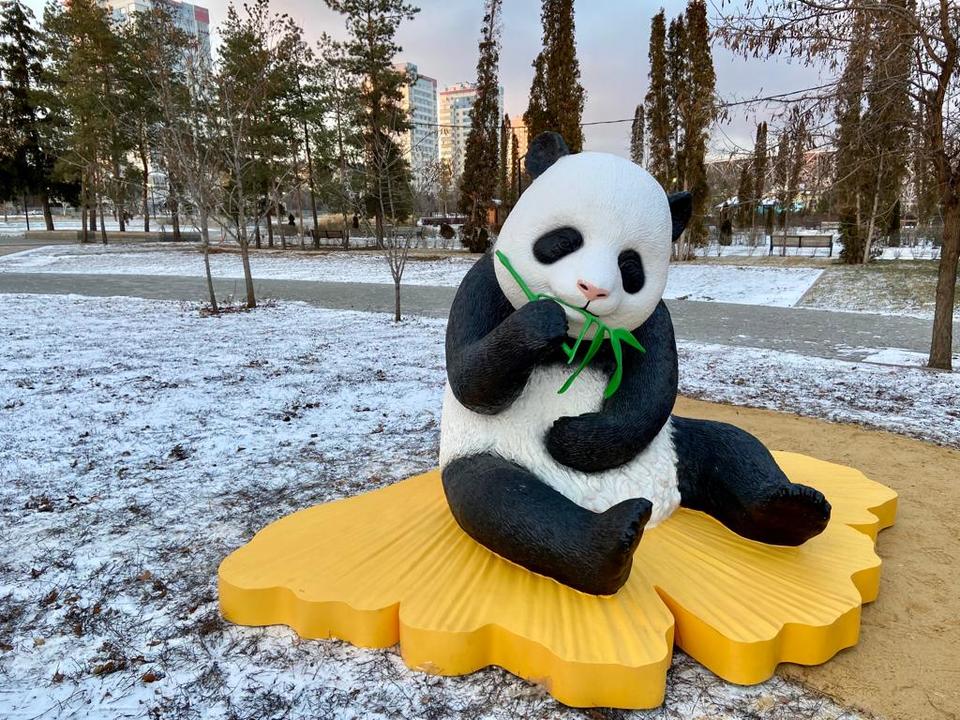 Металлическая панда из Китая появилась в ЦПКиО Волгограда