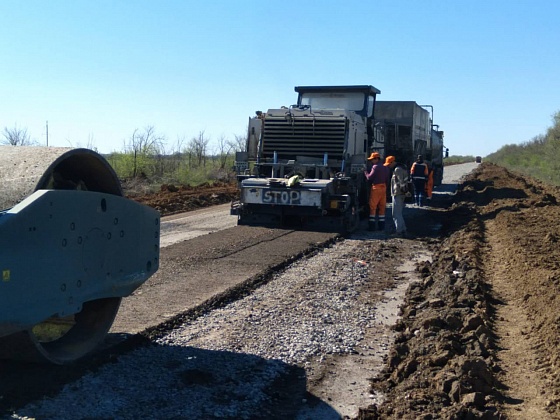 В Волгоградской области завершаются дорожные работы на пяти объектах