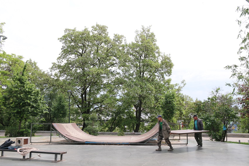 На Центральной набережной в Волгограде начали ремонт скейт-парка