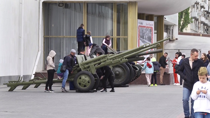 Волгоградцы и гости города помнят о своих героях