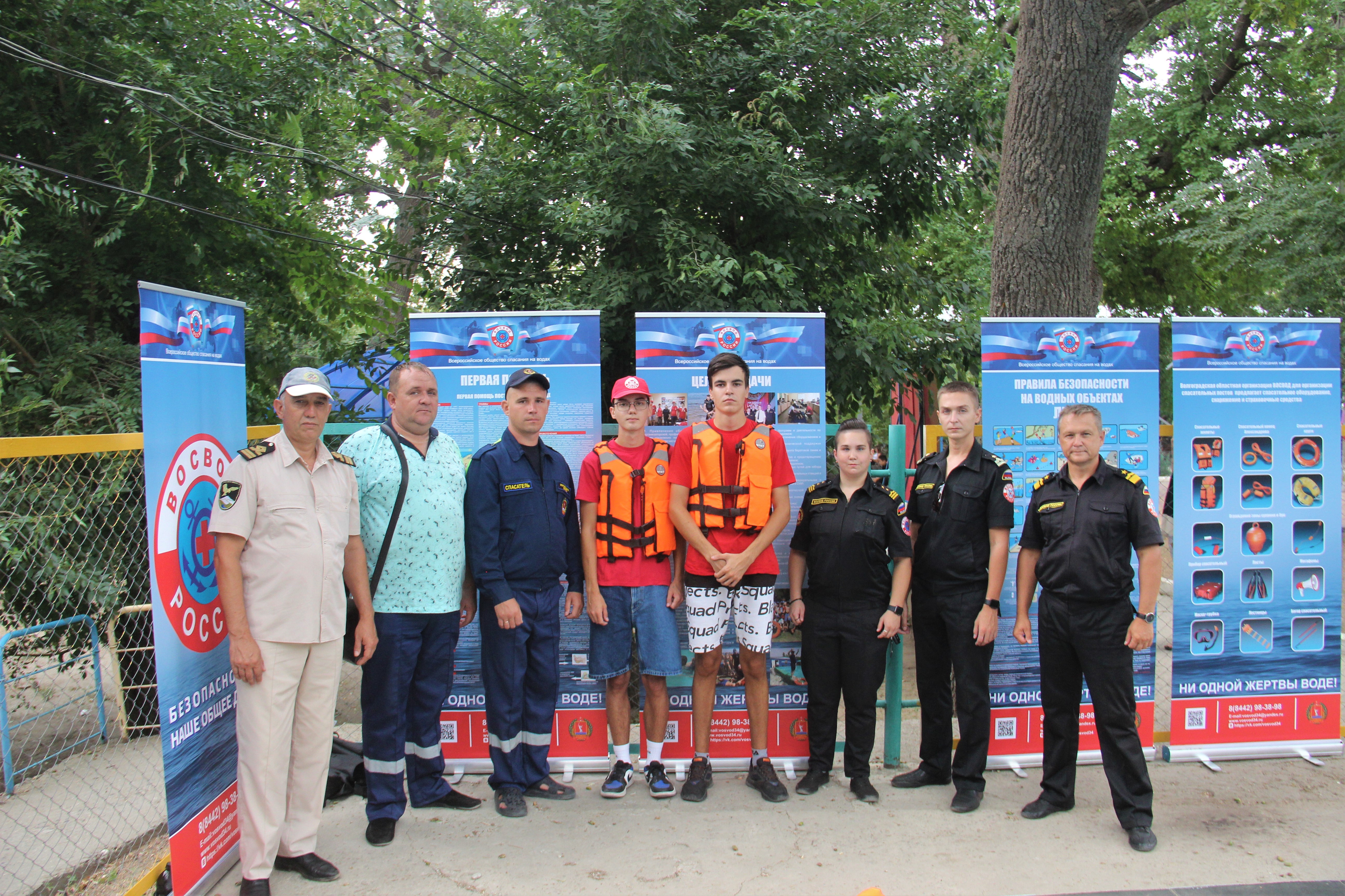 В Волгограде сотрудники МЧС провели инструктаж по спасению на воде