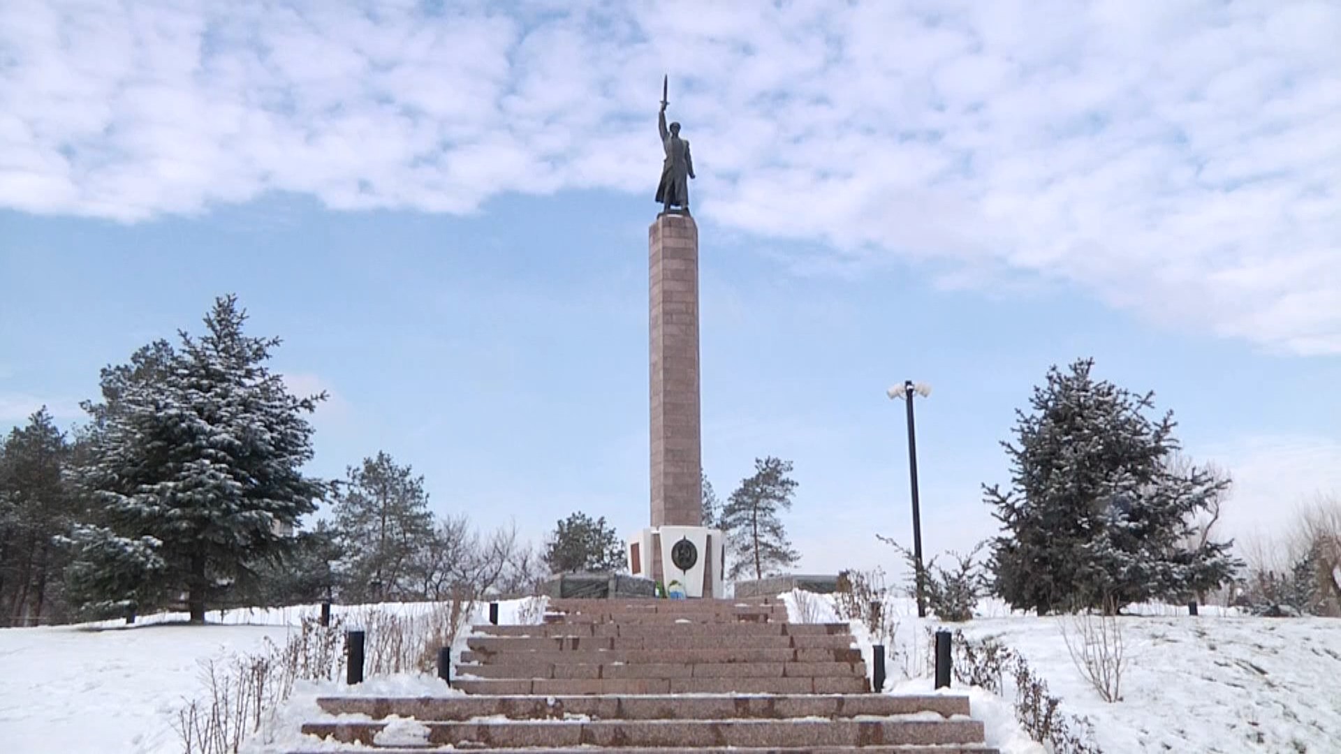 Щит и меч»: в Волгограде отмечают юбилей установки памятника чекистам |  Телеканал “Волгоград 1”