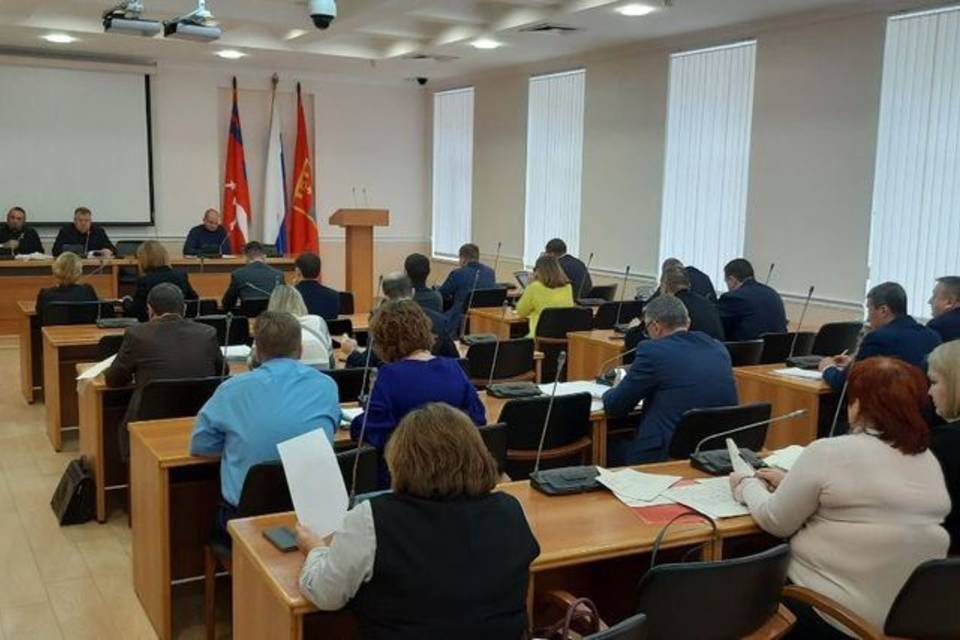 Помощники волгоградских депутатов будут получать почти 30 тысяч рублей
