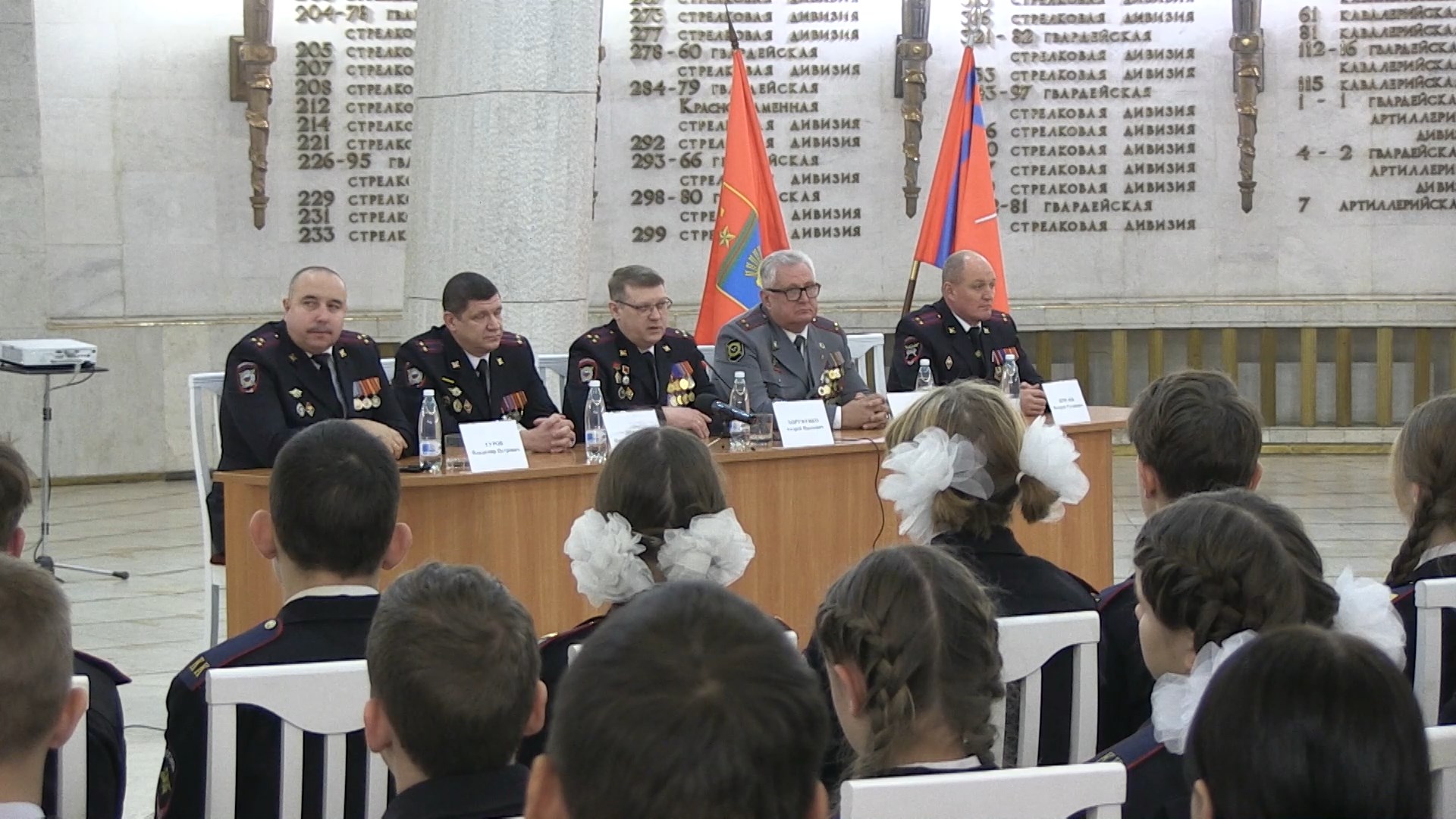Волгоградские полицейские встретились с воспитанниками кадетских классов
