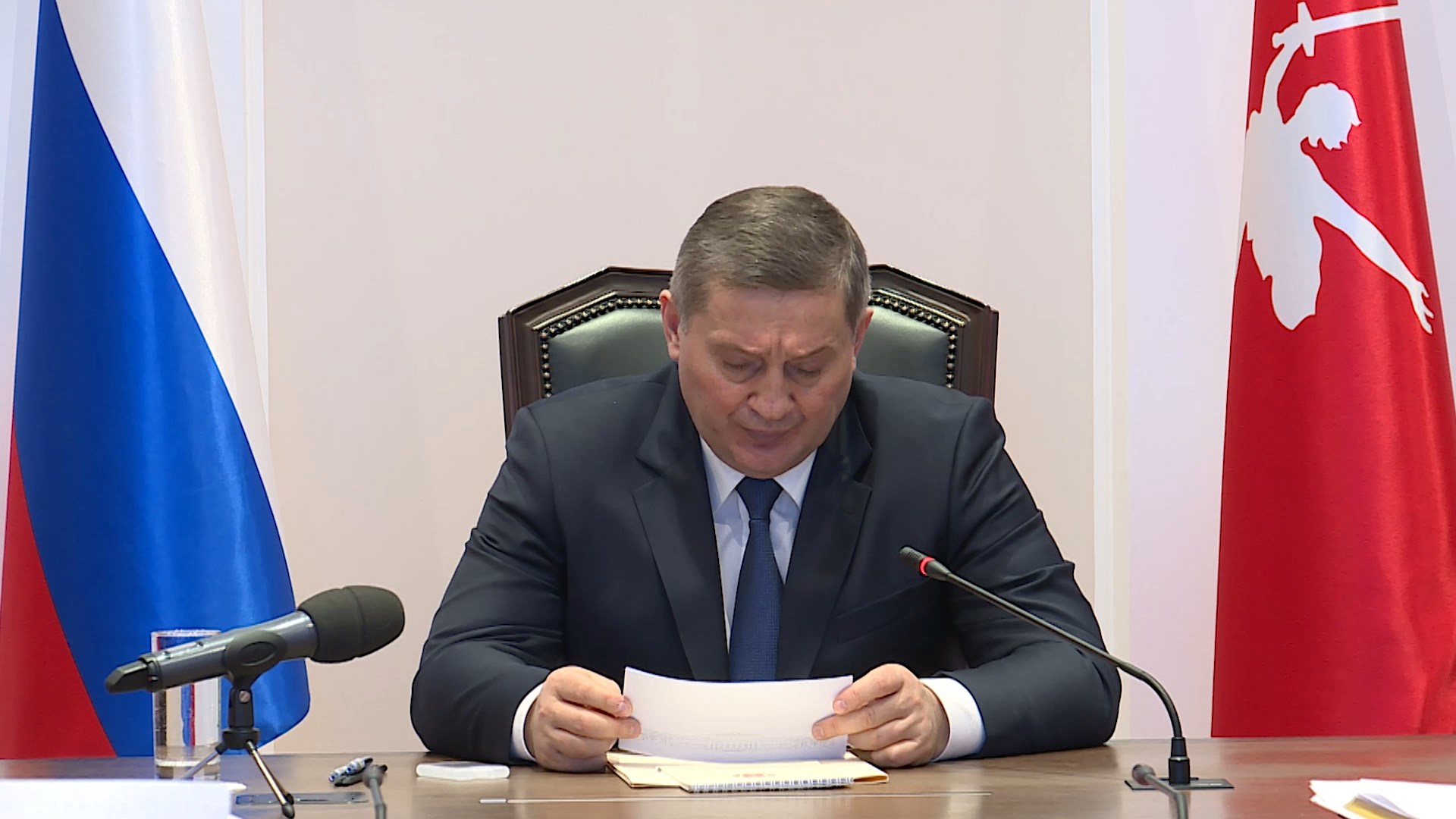 В Волгограде идет прямая линия с губернатором Андреем Бочаровым