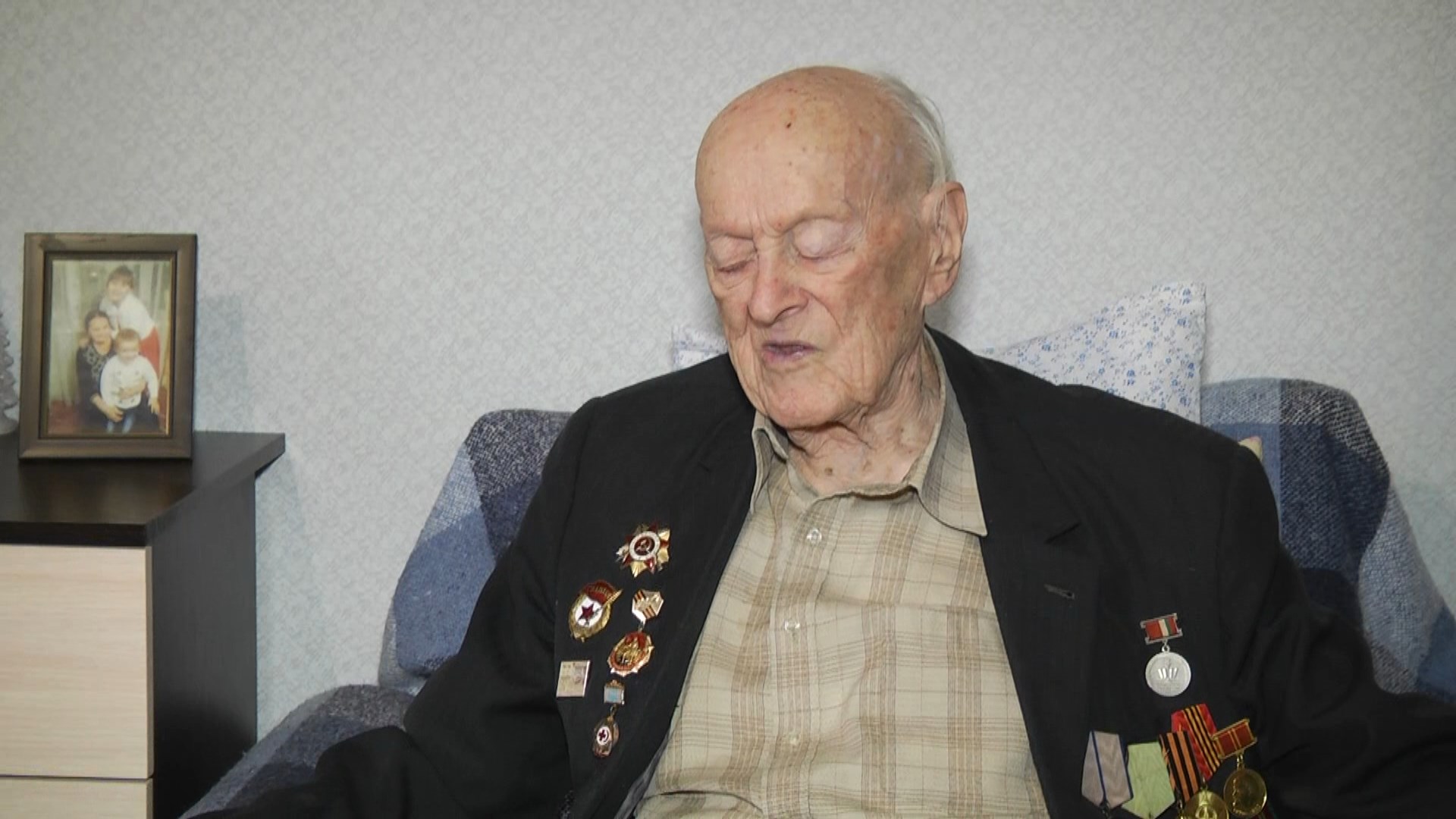 Волгоградские школьники навестили ветерана Великой Отечественной войны