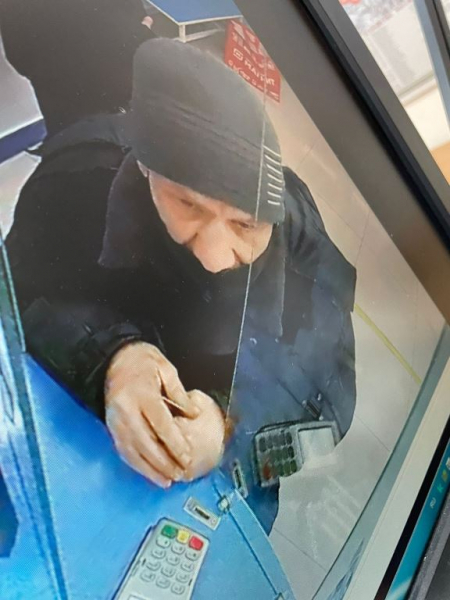В Волгограде разыскивают мужчину, снявшего деньги с чужой карты
