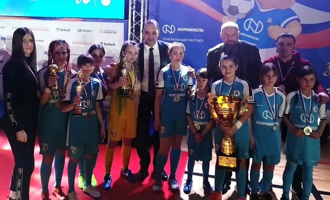 Волгоградские школьницы победили во всероссийских соревнованиях по мини-футболу