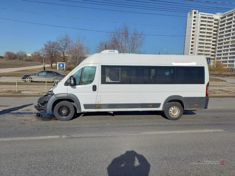 В Волгограде в ДТП с маршруткой пострадал несовершеннолетний