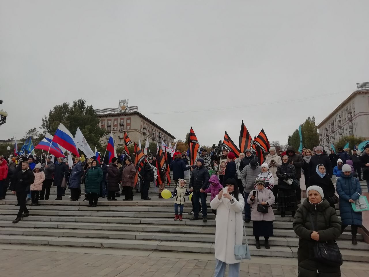 В Волгограде проходит митинг к Дню народного единства