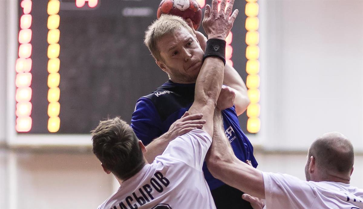 В Волгограде встретились мужские команды по гандболу: 