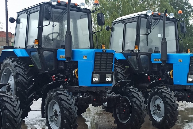 В лесничества Волгоградской области доставили три новых трактора