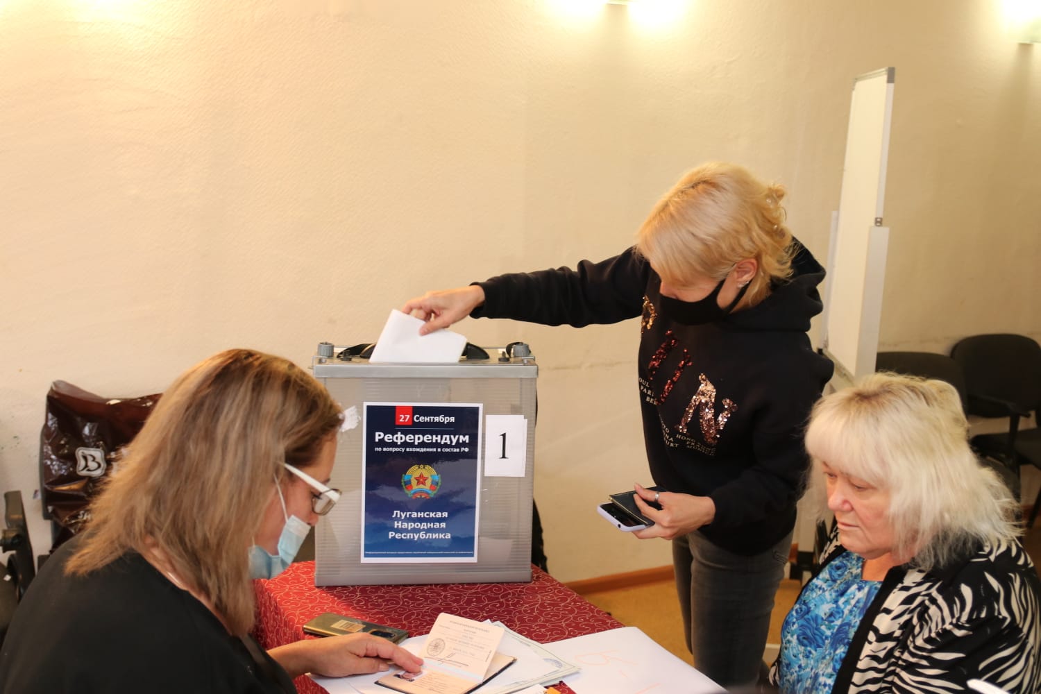 Жители из ЛНР и ДНР проголосовали на референдуме в Волгоградской области