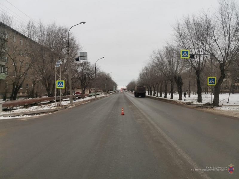 В Волжском пешеход попала под машину на «зебре»