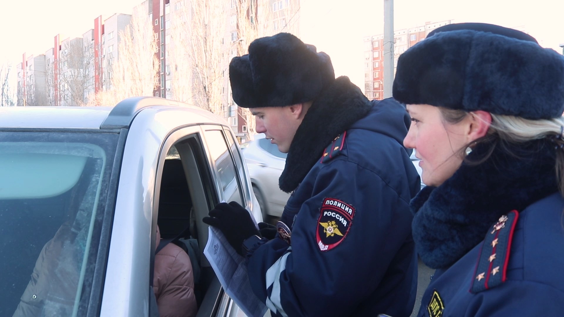 Волгоградские полицейские напомнили водителям о безопасной перевозке детей