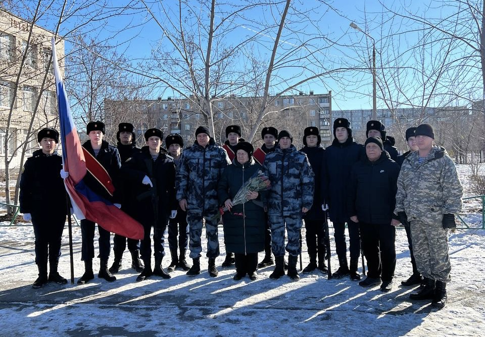 В Волжской школе почтили память погибшего героя