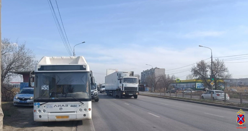 В Волгограде автобусы устроили два ДТП