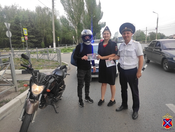 В Волгоградской области полицейские проводят профилактическую работу с мотоциклистами