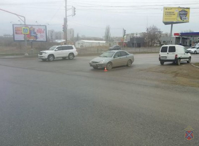 На севере Волгограда водитель иномарки сбил женщину