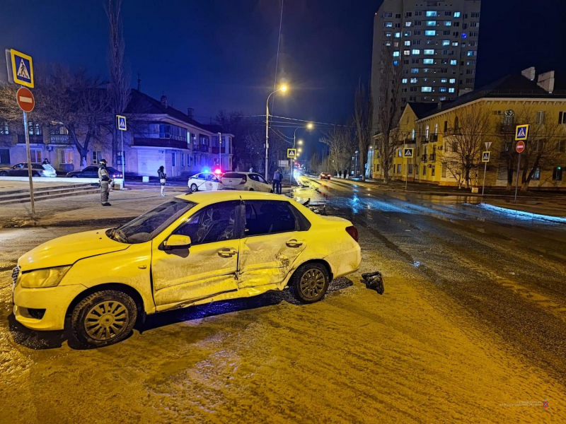 На юге Волгограда 20-летний водитель без прав спровоцировал аварию