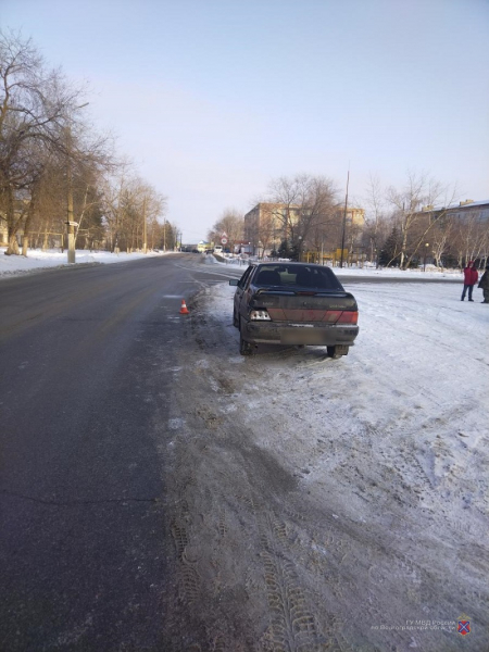 Под Волгоградом женщина-водитель не справилась с управлением и влетела в грузовик