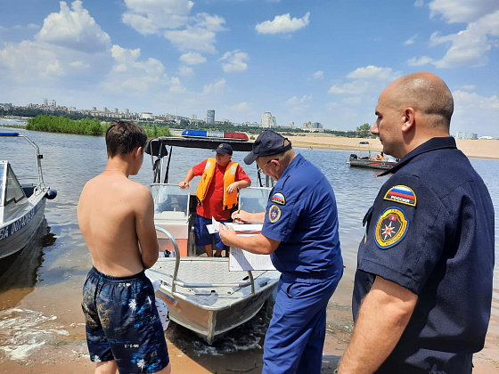 Волгоградцам продолжают напоминать о правилах безопасности при отдыхе у воды