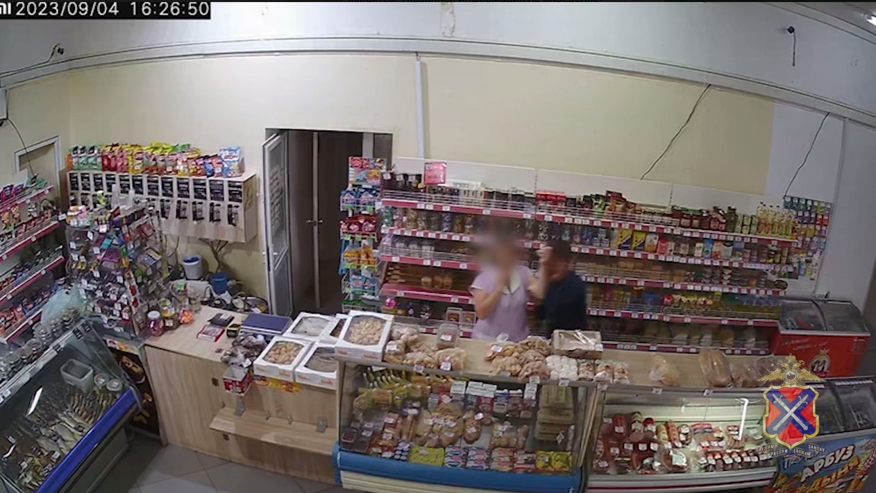 Продуктовый магазин в Волжском чуть не ограбил пьяный мужчина