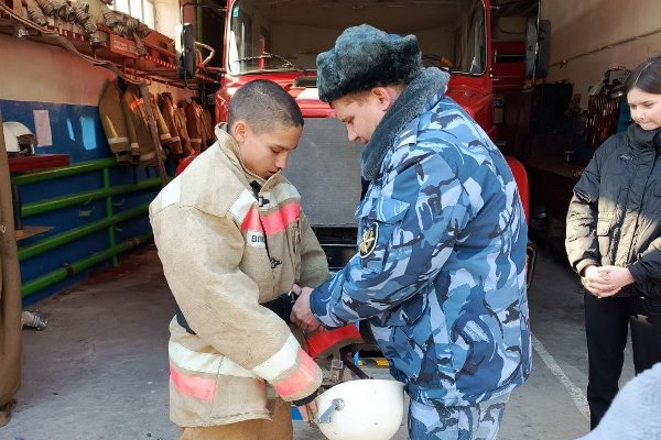 В Волгоградской области сотрудники пожарной охраны ЛИУ-23 провели занятия с детьми