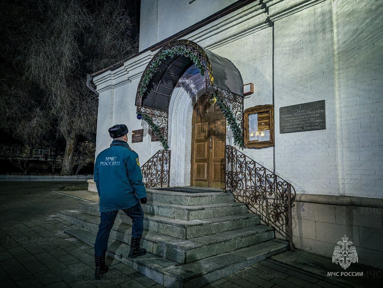 В Рождество волгоградские огнеборцы следили за безопасностью