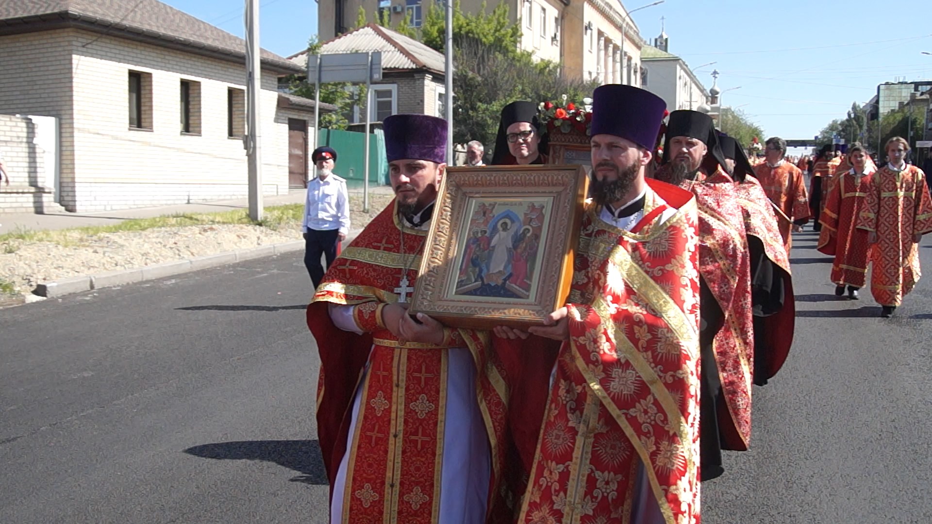 В Волгограде состоялось перенесение мощей священномученика Николая Попова