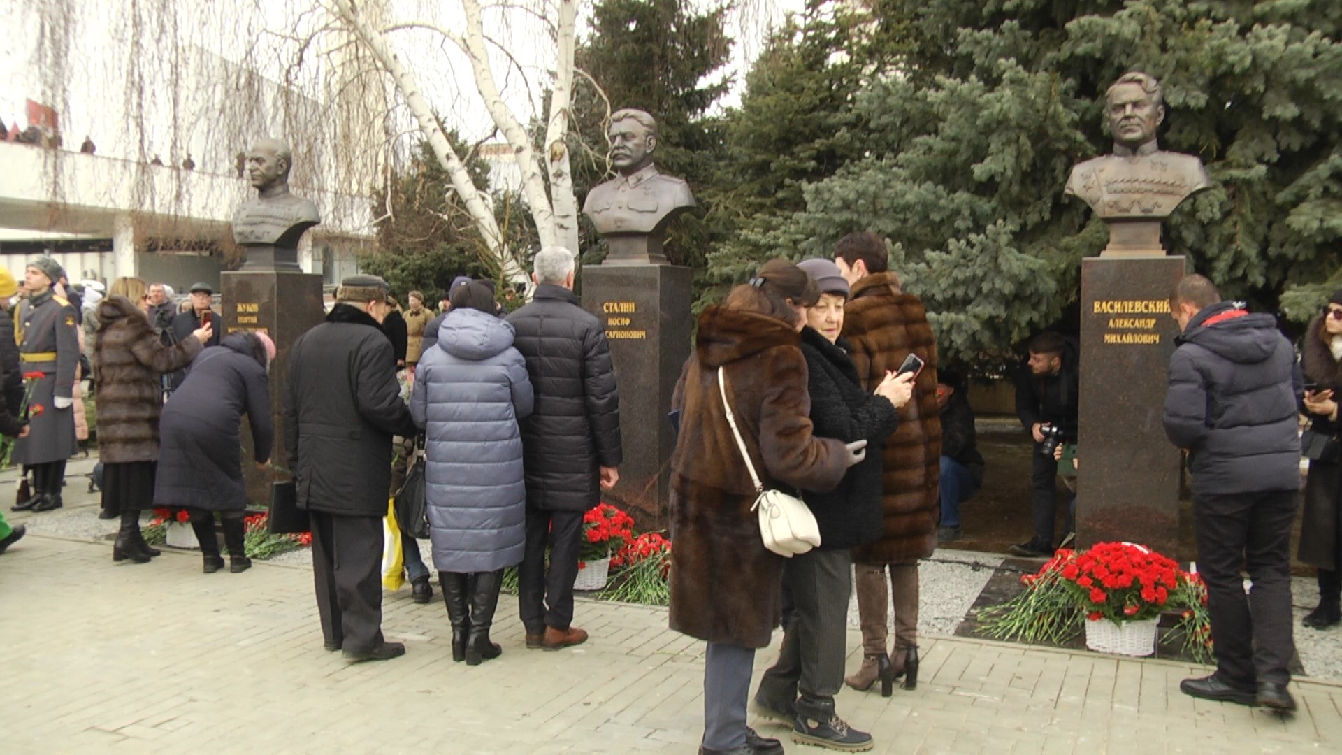 В Волгограде открыли памятники генералиссимусу Сталину и маршалам Жукову и  Василевскому | 01.02.2023 | Волгоград - БезФормата