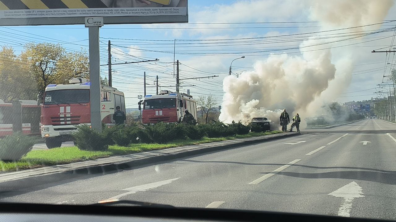 В Волгограде на проспекте Ленина вспыхнул автомобиль | Телеканал “Волгоград  1”