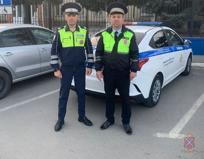 Волгоградские госавтоинспекторы и водитель автобуса помогли мужчине с микроинсультом