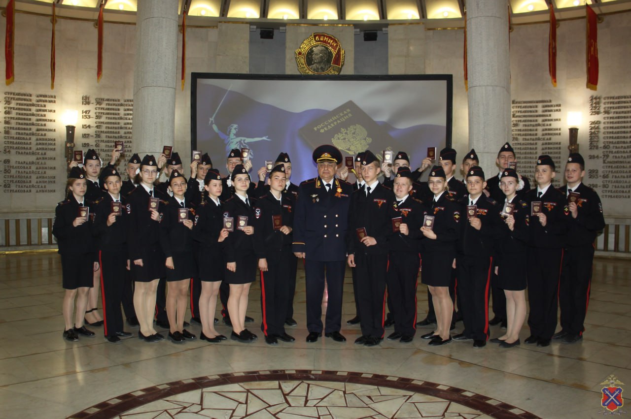 Волгоградским кадетам торжественно вручили паспорта