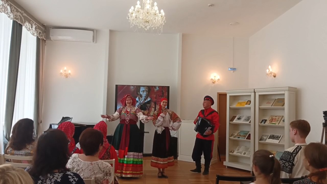 В Волгограде в день рождения Александра Пушкина исполнили песни на его стихи