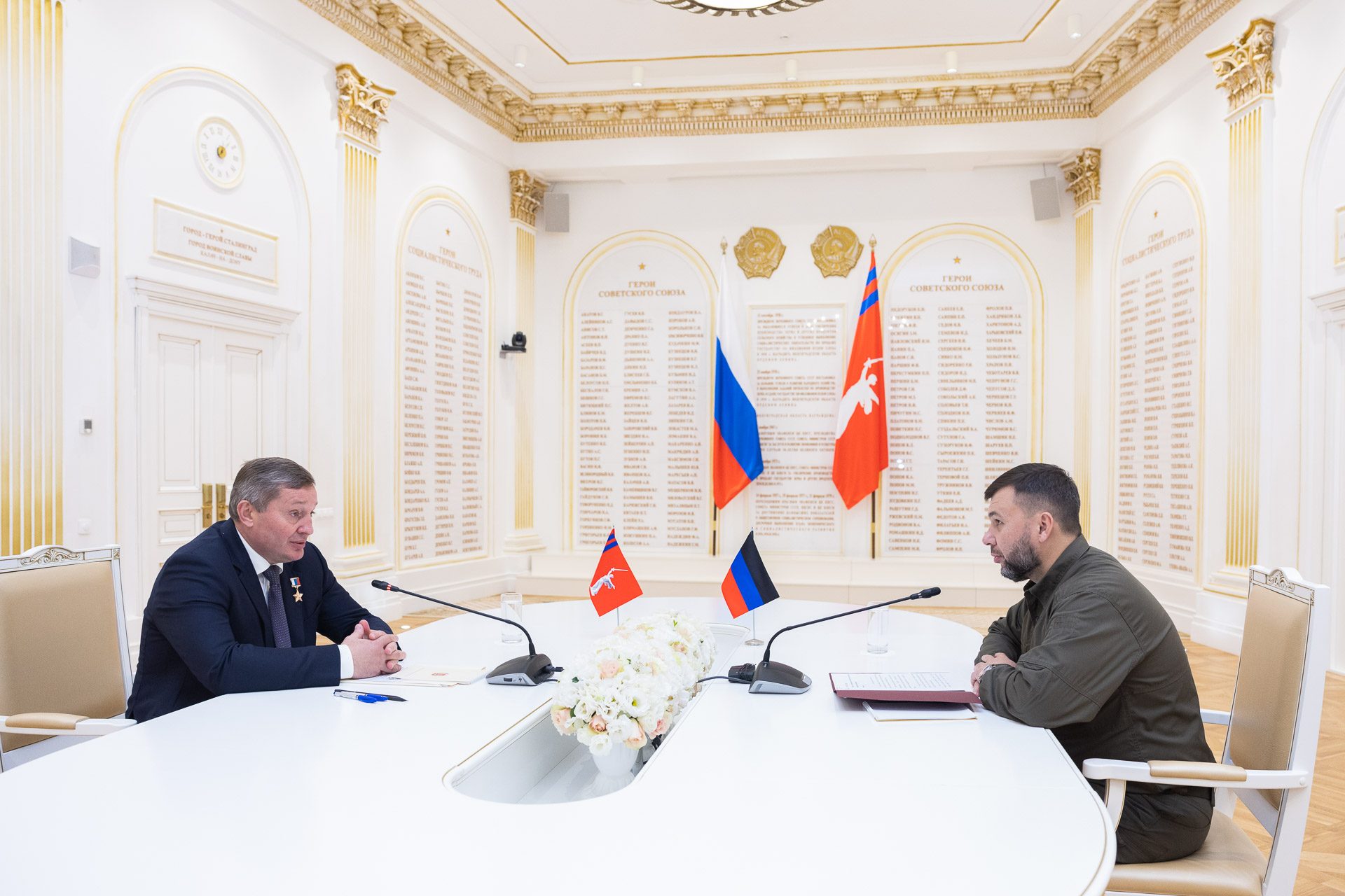 Губернатор Волгоградской области провел рабочую встречу с главой ДНР Денисом Пушилиным
