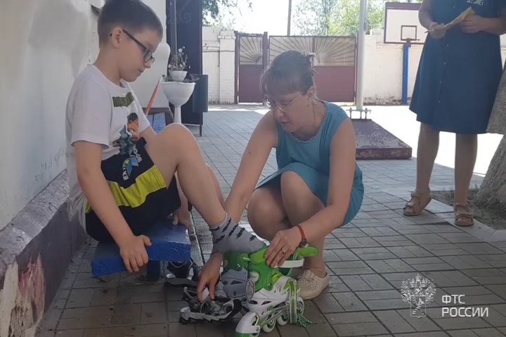Волгоградские детские учреждения получили от Астраханской таможни ролики
