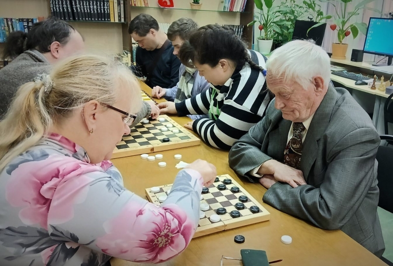 В Волгоградской библиотеке имени М.Горького прошел шахматный турнир