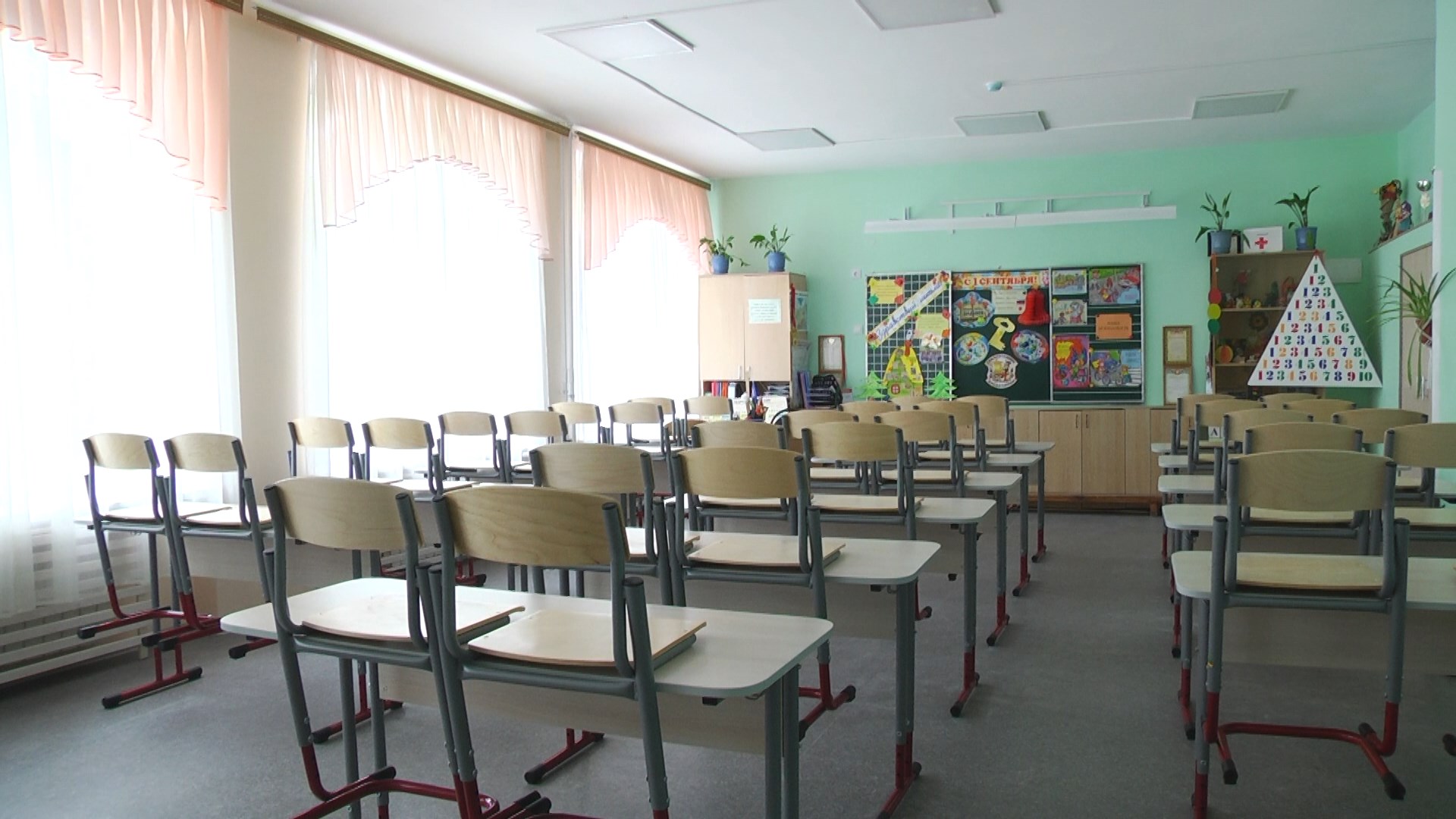 В этом году в Волгограде со школой попрощаются более 14 тысяч выпускников