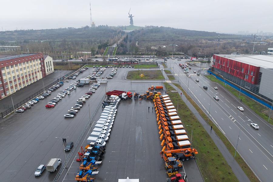 В Волгограде начали обновление автопарка дорожно-коммунальных машин