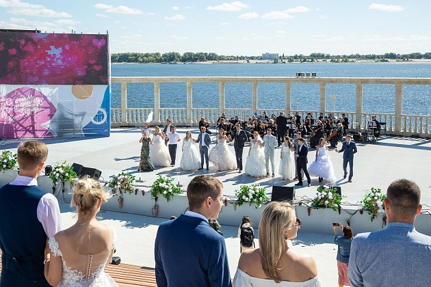В этом году в Волгоградской области заключили более 10 тысяч браков