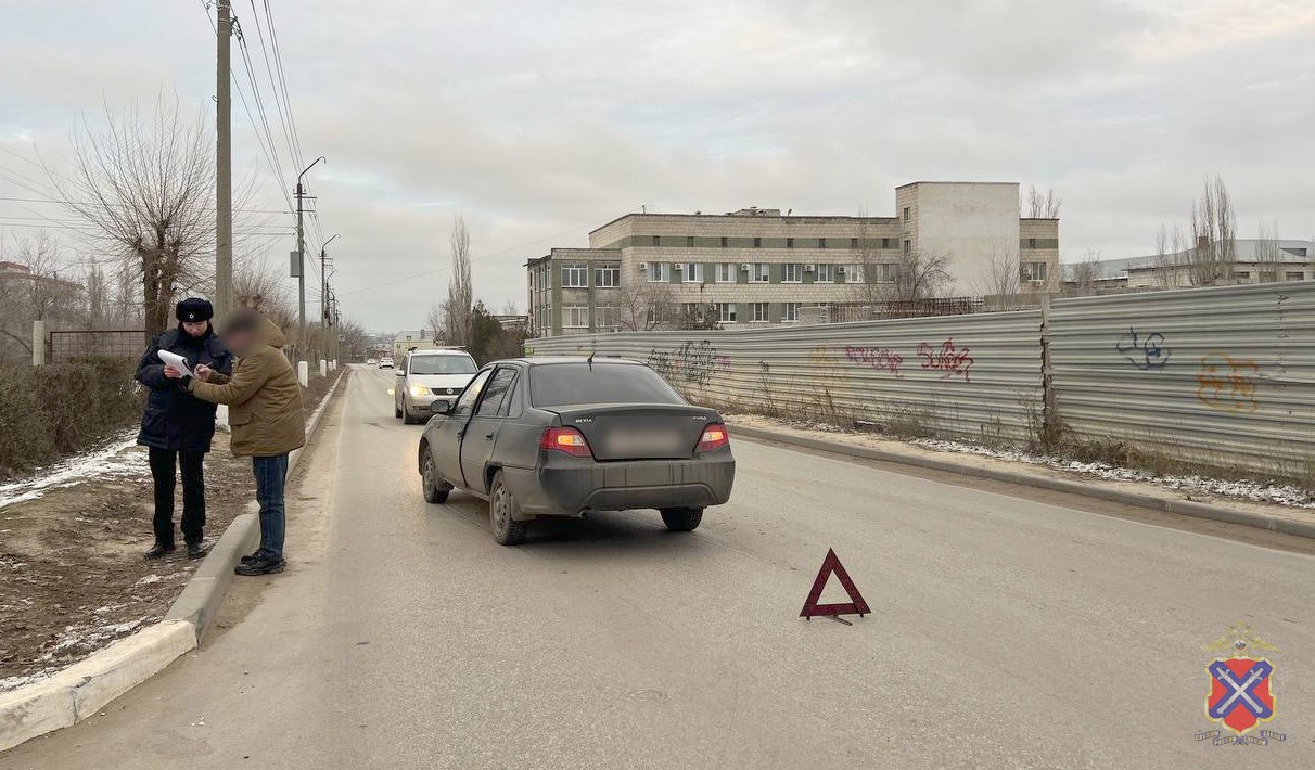 В Волгограде под колеса машины попали две девочки